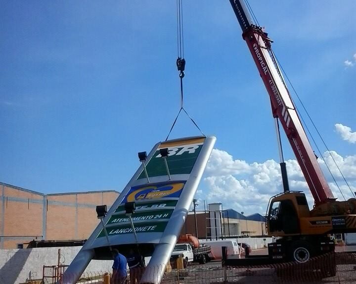 Içamento de totem Posto Petrobrás