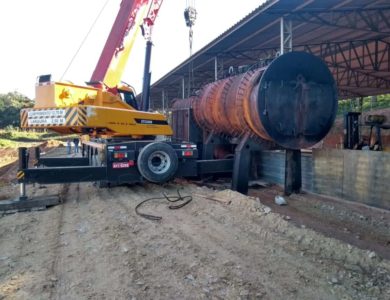 Serviços de içamento com guindaste de alto desempenho